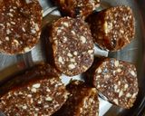 ખજૂર રોલ (Khajoor roll Recipe in Gujarati) રેસીપી સ્ટેપ3ફોટો