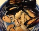 A picture of step 2 of Greek-Style Mussel Pilaf Cooked in a Rice Cooker.