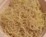 Foto langkah ke 1 dari resep Mie Kuning Goreng.