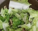 Foto langkah ke 2 dari resep Mustard Champignon Stir (Tumis Sawi Jamur) ala Kitchentaste.
