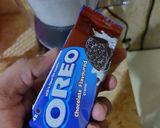A picture of step 1 of Oreo Shake.