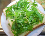 A picture of step 3 of Three-Texture Toast with Mizuna and Tempura Crumbs.
