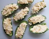 รูปขั้นตอนการทำที่ 2 ของ พริกเม็กซิกันยัดไส้ (Jalapeno Poppers) คีโต