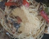 Foto langkah ke 4 dari resep Cheesy Chicken Mushrooms Spaghetti.