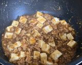 A picture of step 3 of Mabo tofu.