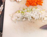 Foto del paso 2 de la receta: Calabacín relleno de zanahoria y champiñones