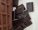 Foto del paso 5 de la receta: Chocolate con aceite de coco 🥥 3 ingredientes 🍫 Chocolatinas saludables 🥥 Chocolatín low carb