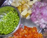 பச்சை பட்டாணி உருளைக்கிழங்கு குருமா (Pachai pattani urulaikilanku kuruma recipe in tamil) ரெசிபி ஸ்டேப் 1 புகைப்படம்