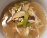 Foto langkah ke 2 dari resep Sop ayam suwir jamur asparagus.