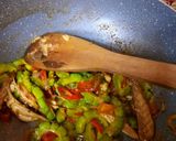 Foto langkah ke 4 dari resep Tumis Pare Ikan Asap.