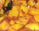 A picture of step 3 of Capsicum Potato dry sabzi.