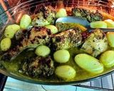 Foto del paso 7 de la receta Pollo en salsa verde al horno con patatas y especias
