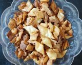 शंकरपाळे (shankarpale recipe in marathi) रेसिपी स्टेप 2 फोटो 