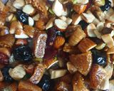 ડ્રાયફ્રુટ ચીક્કી (Dryfruit Chikki Recipe In Gujarati) રેસીપી સ્ટેપ2ફોટો