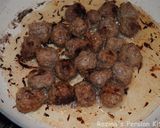 A picture of step 4 of Sumac-beetroo rice with meatballs.