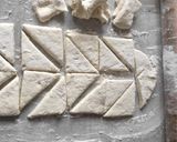Foto del paso 2 de la receta: Bizcochitos sin manteca, sin aceite, sin huevo, con 2 ingredientes
