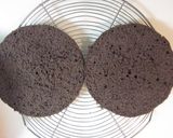 A picture of step 3 of Fluffy Strawberry and Chocolate Cake.