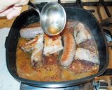 Foto del passaggio 4 della ricetta Verzata con salsicce e puntine di maiale