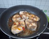 Hình bước làm 2 của món Cá Bớp Kho Keo