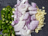 Pasta spiral goreng daging cincang ala melayu