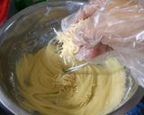 Foto langkah ke 4 dari resep Almond Crispy Cookies.