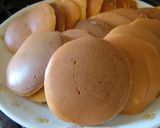 A picture of step 6 of Dorayaki with Chestnut Filling.