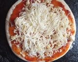 માર્ગરીટા પીઝા (Margherita Pizza Recipe In Gujarati) રેસીપી સ્ટેપ2ફોટો
