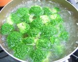 A picture of step 2 of Shrimp and Mayonnaise with Broccoli.