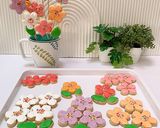 Foto langkah ke 6 dari resep Flower Cookies With Royal Icing.