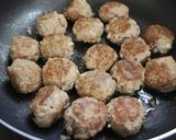A picture of step 4 of Meltingly Soft Cabbage and Meatballs Stewed in Tomatoes.