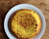 Foto del paso 1 de la receta: Tortilla de patatas con jamón york y queso y salsa de tomate