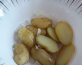 Foto del paso 2 de la receta: Patatas de guarnición aliñadas