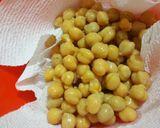 A picture of step 1 of Roasted Garlic Crunchy Chick Peas.