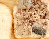 A picture of step 3 of Canned Mackerel Sandwiches From the U.S..