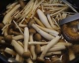 A picture of step 3 of Mushrooms and Chicken Soba Noodles.
