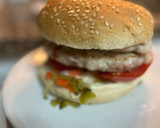 Foto del paso 3 de la receta: Doble chicken cheese burger con pepinillo