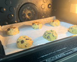 Foto langkah ke 7 dari resep Soft and Chewy Melted Chocolate Cookies.