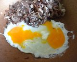 รูปขั้นตอนการทำที่ 4 ของ เห็ดหูหนูผัดไข่