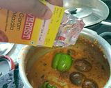 A picture of step 2 of Vangi shimla mirch masala bhaji.