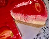 Foto del passaggio 8 della ricetta Cheesecake alla fragola bicolore