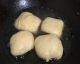 Foto langkah ke 6 dari resep Odading Mang Ironman/ Kue Bantal Lembut Banget.