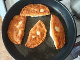 Чебуреки на дріжджах