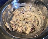 Une image de l'étape 8 de Salade de concombres marinés au chèvre frais, citron, oignon rouge et persil.
