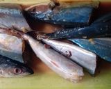 Foto langkah ke 2 dari resep Ikan layang goreng rumahan.