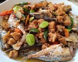 Foto langkah ke 3 dari resep Oseng Ikan Asin Klothok Pete.