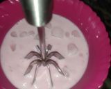 स्ट्रॉबेरी मिल्क शेक (strawberry milkshake recipe in hindi) रेसिपी चरण 3 फोटो