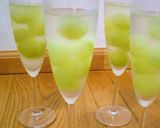 A picture of step 5 of Muscat Grapes in Wine Jelly.