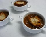 A picture of step 4 of Onion Gratin Soup.