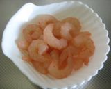 A picture of step 1 of Japanese-Style Simmered Shrimp and Nagaimo Yam with Tomatoes.