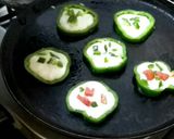 A picture of step 3 of Cheese Capsicum uttapam.